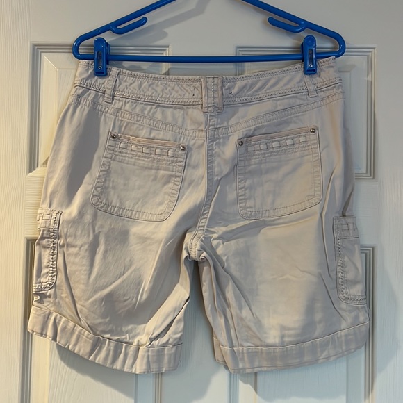 WHBM Khaki Cargo Shorts. - Picture 2 of 3